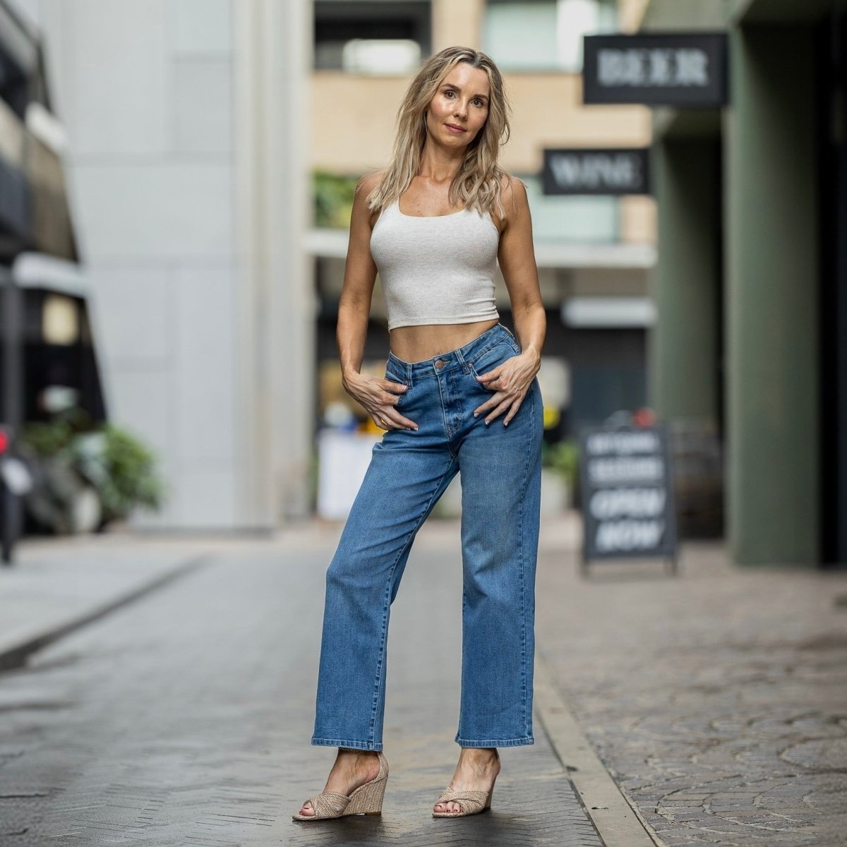 Women’s jeans for hourglass small waist athletic ladies